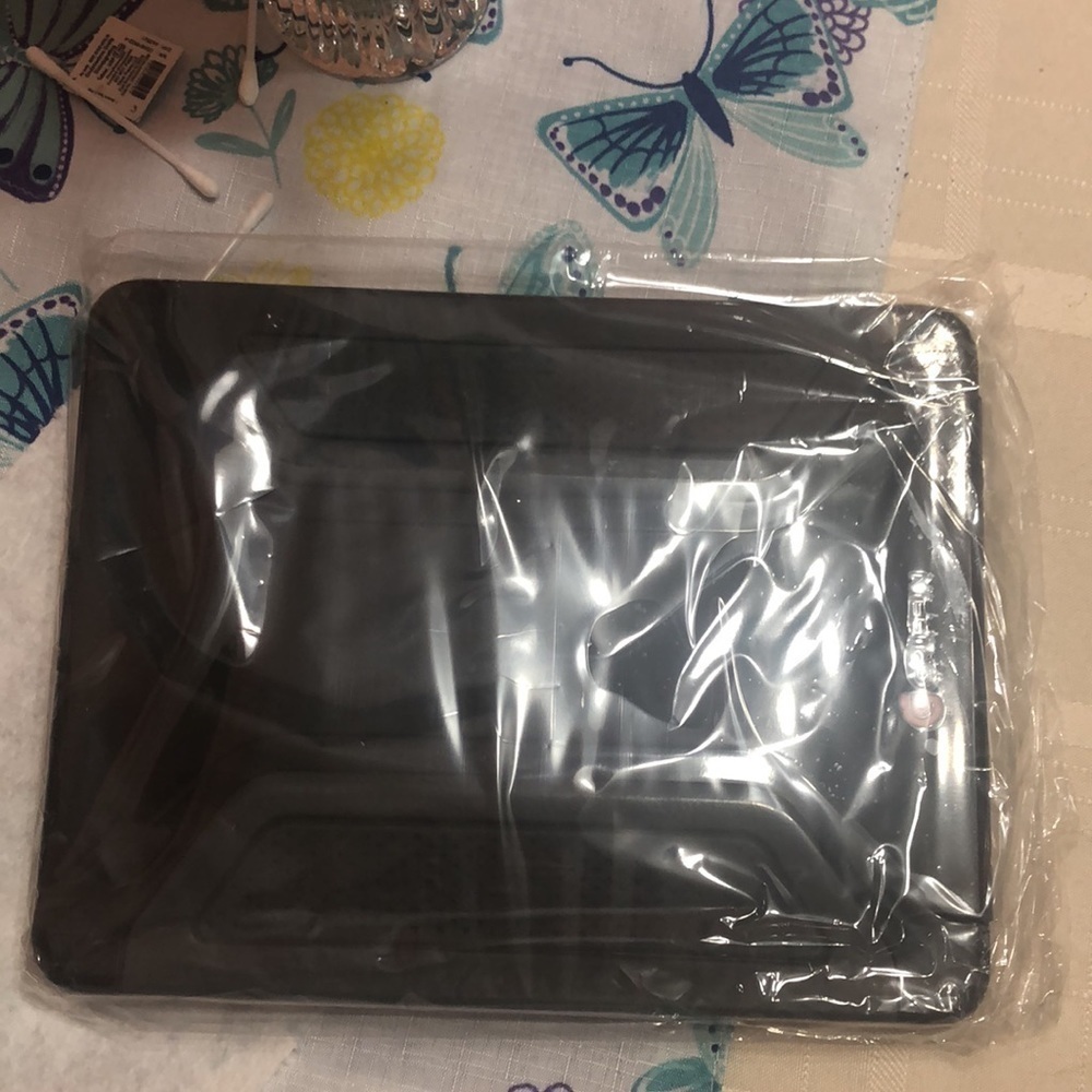 Standable display/carrying case for iPad - Picture 5 of 6